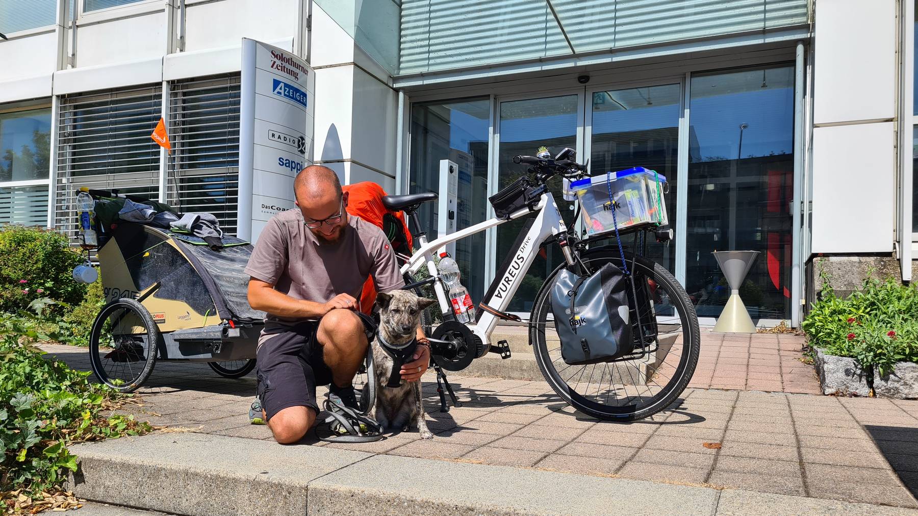 Reto Steimer mit Hündin Maja - 20 000 km für Strassenhunde