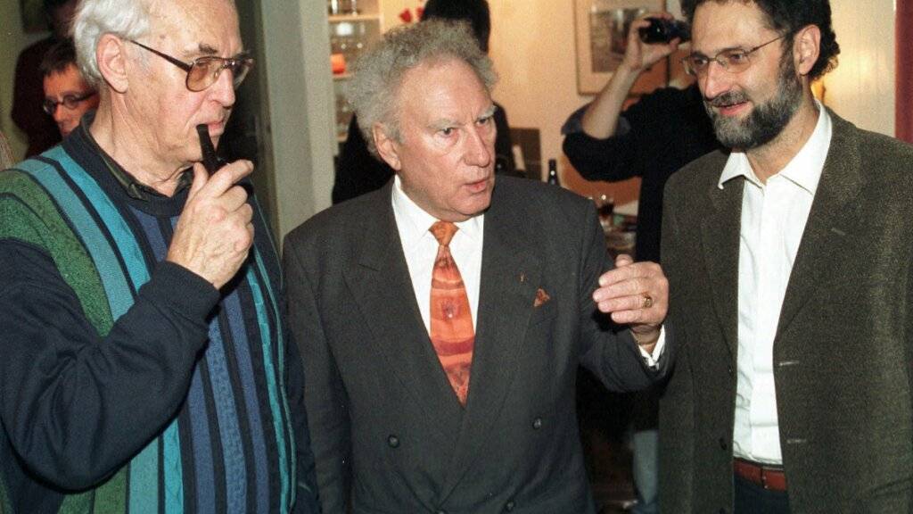 Carl Miville (Mitte) 1997 mit dem damals zurücktretenden SP-Nationalrat Helmut Hubacher und SP-Regierungsrat Raph Lewin.