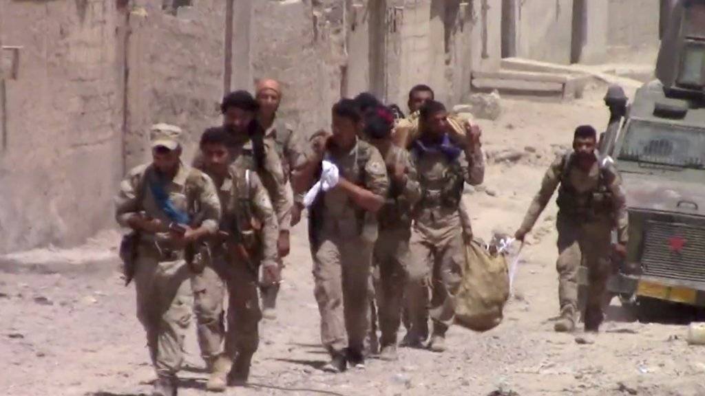 SDF-Kämpfer im Osten von Al-Rakka.