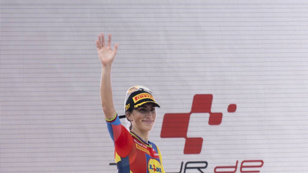 Elisa Balsamo hat letztes Jahr auch an der Tour de Suisse der Frauen als Etappensiegerin ins Publikum gewunken
