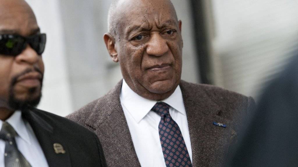 Entertainer Bill Cosby muss sich einem Strafverfahren stellen. Ein Gericht im US-Bundesstaat Pennsylvania lehnte es ab, eine Anklage wegen sexuellen Missbrauchs abzuweisen.