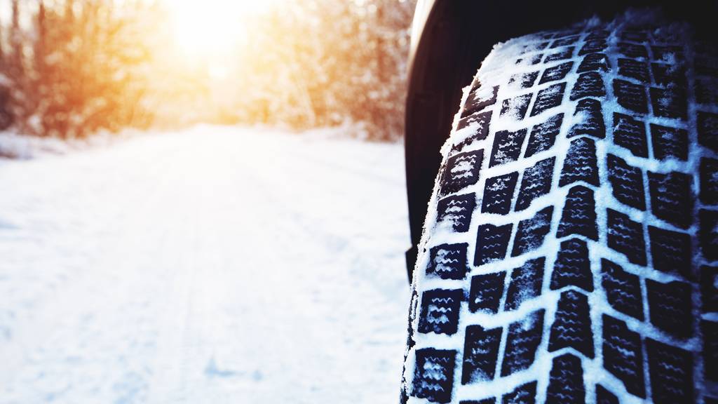 Mit dünnen Reifen fährt es sich auf Schnee besser. (Symbolbild)
