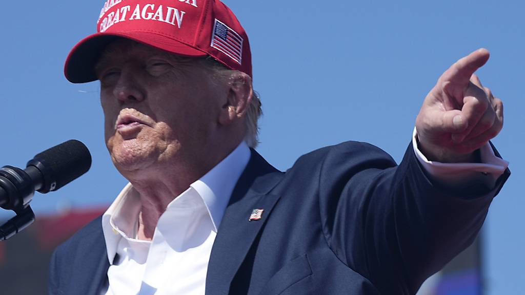 Der ehemalige US-Präsident Donald Trump bei einer Wahlkampfveranstaltung. Foto: Steve Helber/AP/dpa