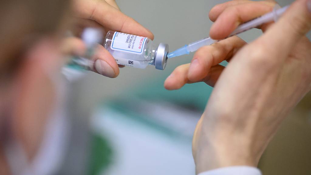 Die Ostschweizer Kantone fordern, dass der Bundesrat den Impffortschritt als Kriterium für weitere Öffnungen einbezieht. (Symbolbild)