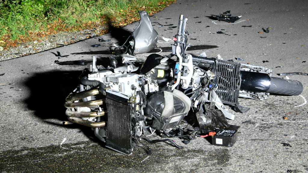 27-jähriger Töfffahrer wird bei Unfall in Küttigen schwer verletzt