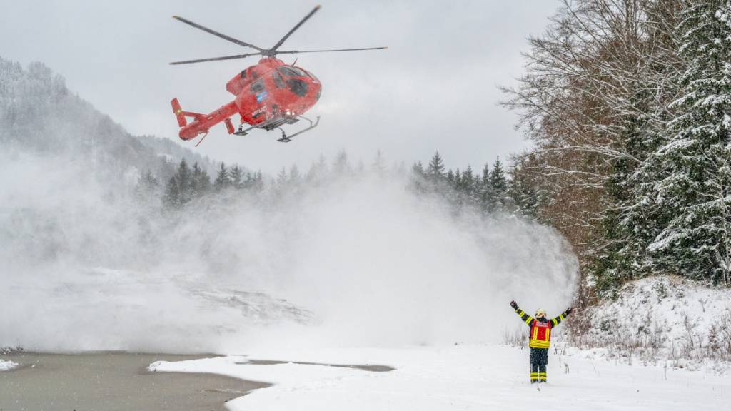Ein Kleinflugzeug verunglückte im Gebiet des Kasbergs im Bundesland Oberösterreich, wie die Polizei mitteilte. Alle vier Insassen sind dabei ums Leben gekommen. Foto: David Raus/Team Fotokerschi.At/APA/dpa - ACHTUNG: Nur zur redaktionellen Verwendung und nur mit vollständiger Nennung des vorstehenden Credits