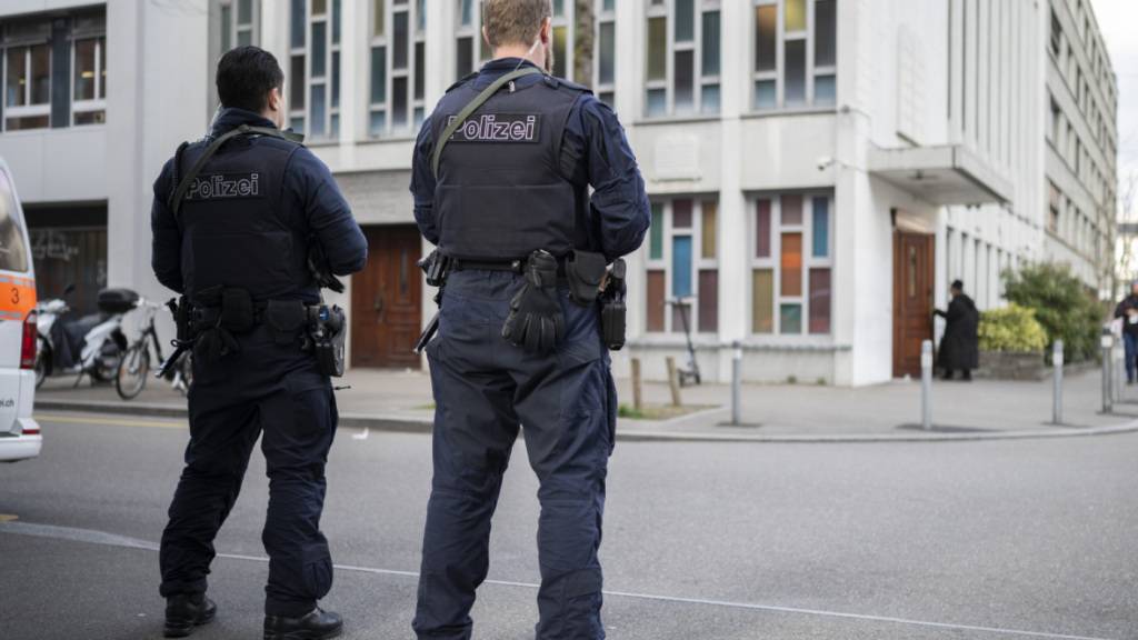 Ein 40-Jähriger, der in Zürich einen orthodoxen Juden angriff, muss in Untersuchungshaft. (Symbolbild)