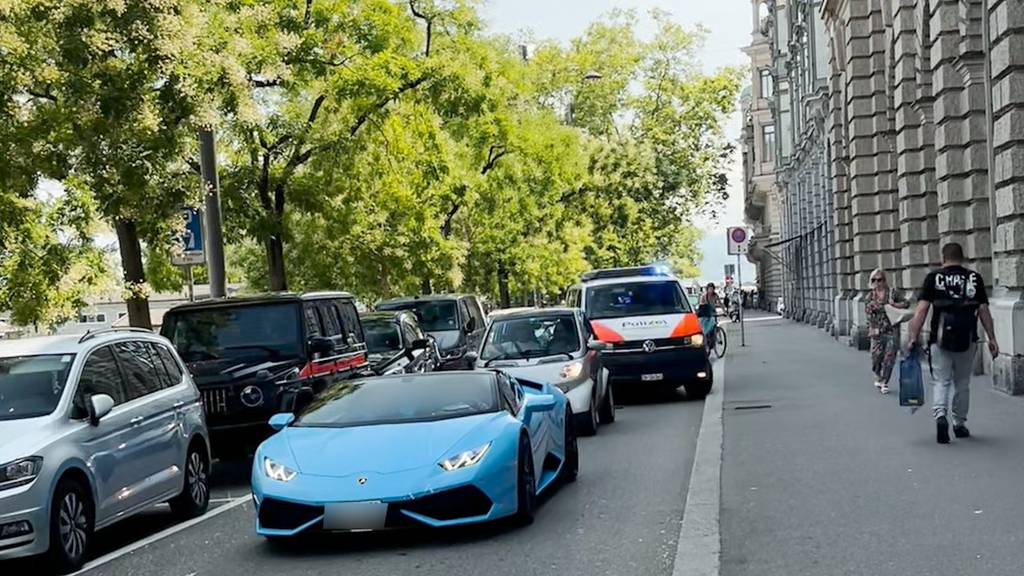 Lambofahrer lässt Motor aufheulen – hinter ihm blinkt sofort Blaulicht