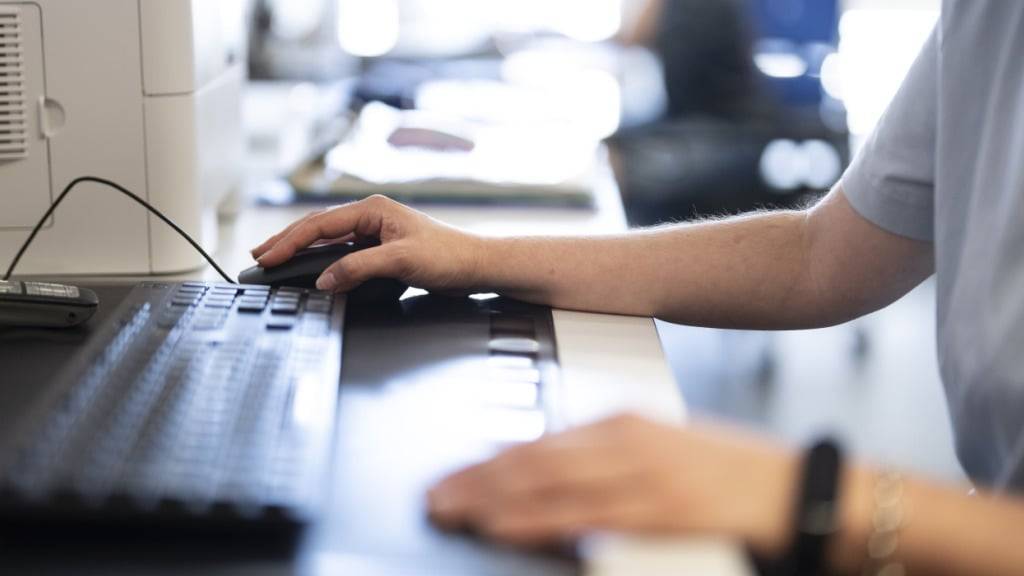 Personen mit Schutzstatus S soll im Kanton St. Gallen der Zugang zum Arbeitsmarkt erleichtert werden. (Symbolbild)