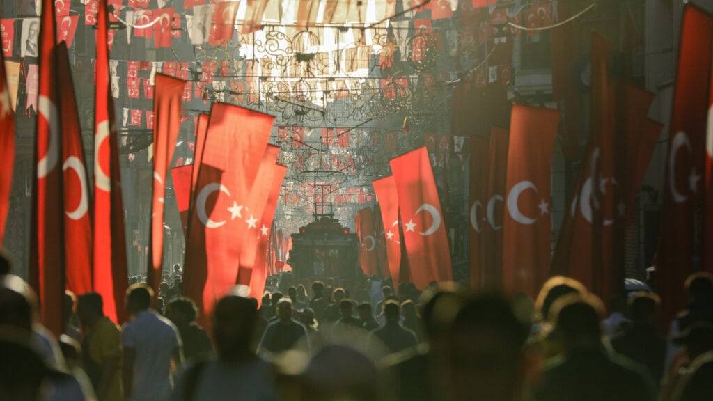 ARCHIV - Die Einkaufsstraße Istiklal in Istanbul. Foto: Ibrahim Oner/Zuma Press/dpa