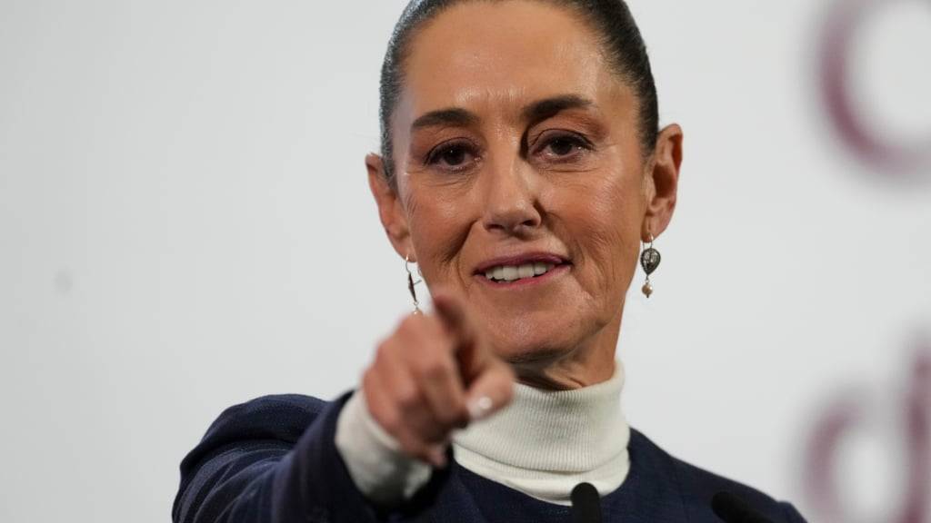 ARCHIV - Die mexikanische Präsidentin Claudia Sheinbaum gibt ihre tägliche morgendliche Pressekonferenz im Nationalpalast in Mexiko-Stadt. Foto: Marco Ugarte/AP/dpa/Archiv
