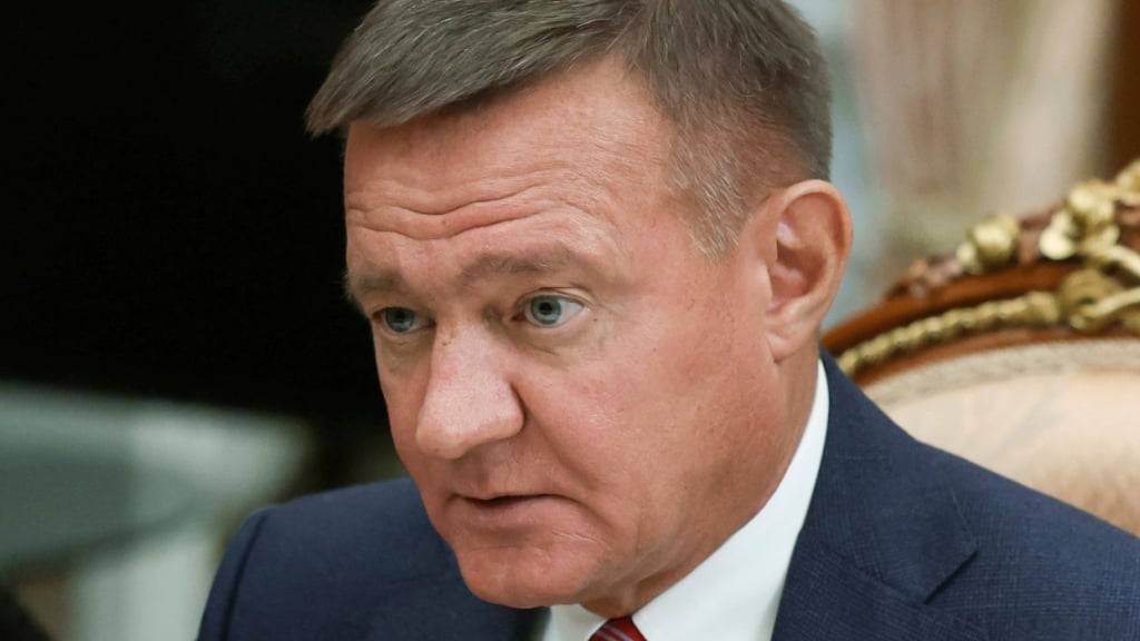 ARCHIV - Auf diesem von der staatlichen russischen Nachrichtenagentur Sputnik via AP veröffentlichten Foto ist der damalige russische Verkehrsminister Roman Starowoit bei einem Treffen mit dem russischen Präsidenten Putin im Kreml. Foto: Gavriil Grigorov/Pool Sputnik Kremlin/AP/dpa