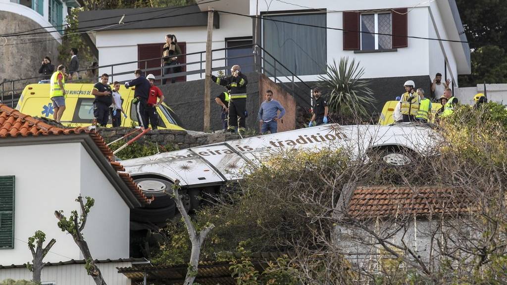 Beim Busunfall auf Madeira sind mehrere Personen ums Leben gekommen.