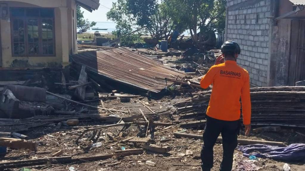 Opferzahl nach schwerem Erdbeben in Indonesien steigt auf 47