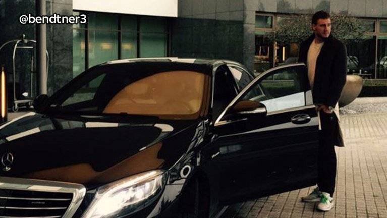 «Lord» Bendtner hat seinen Instagram-Post mit Mercedes unterdessen gelöscht.