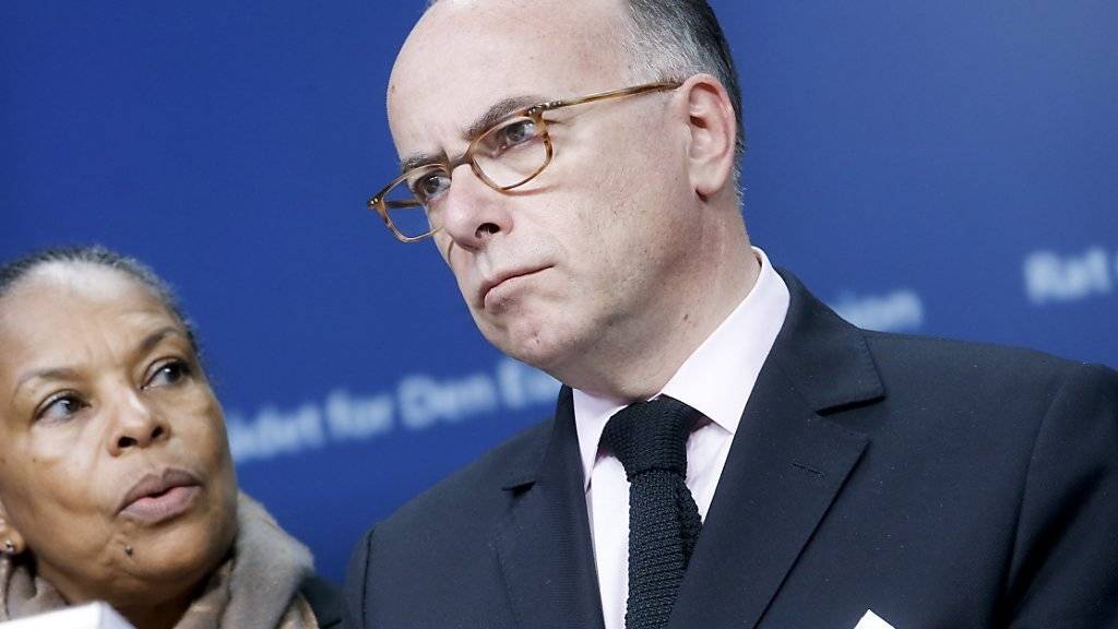 «Warnung» kam erst nach den Anschlägen: Frankreichs Innenminister Bernard Cazeneuve. (Archiv)