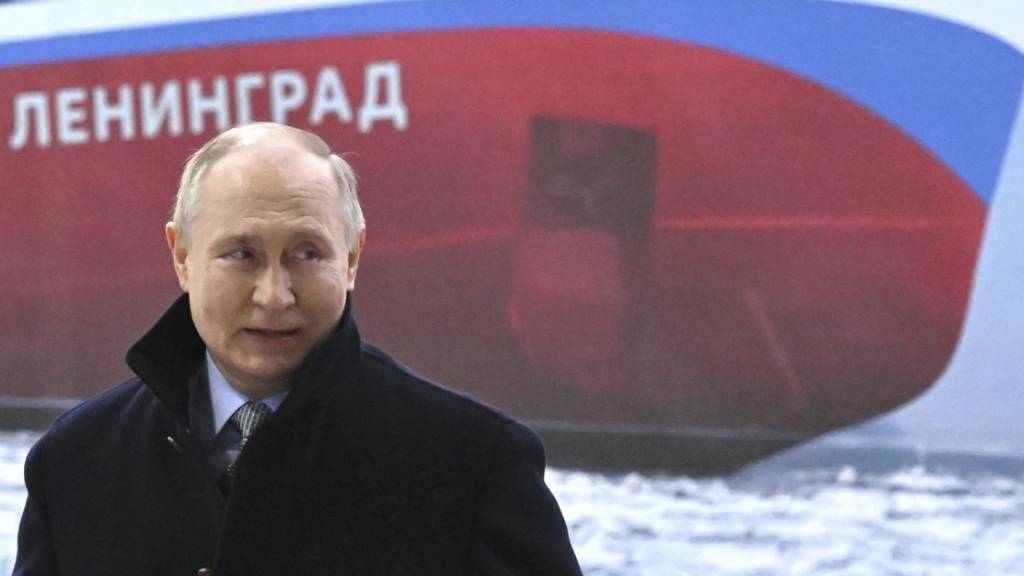 Auf der Kiellegungszeremonie für den fünften nuklear angetriebenen Eisbrecher verkündet der russische Präsident eine Erweiterung der arktischen Flotte. Foto: Pavel Bednyakov/Pool Sputnik Kremlin/AP/dpa