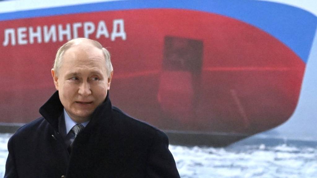 Auf der Kiellegungszeremonie für den fünften nuklear angetriebenen Eisbrecher verkündet der russische Präsident eine Erweiterung der arktischen Flotte. Foto: Pavel Bednyakov/Pool Sputnik Kremlin/AP/dpa