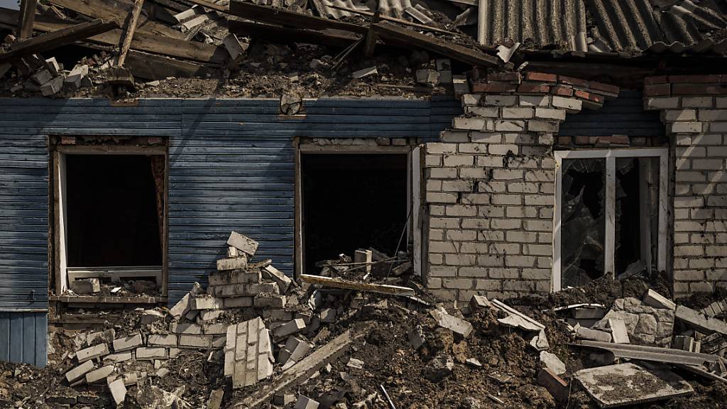 Tote und Verletzte durch Beschuss von Siedlungen in Ostukraine