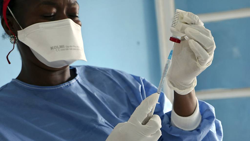 Ruanda hat ein Impfprogramm auf freiwilliger Basis gegen Ebola gestartet - obwohl das Land von der Krankheit derzeit nicht betroffen ist. (Archivbild)