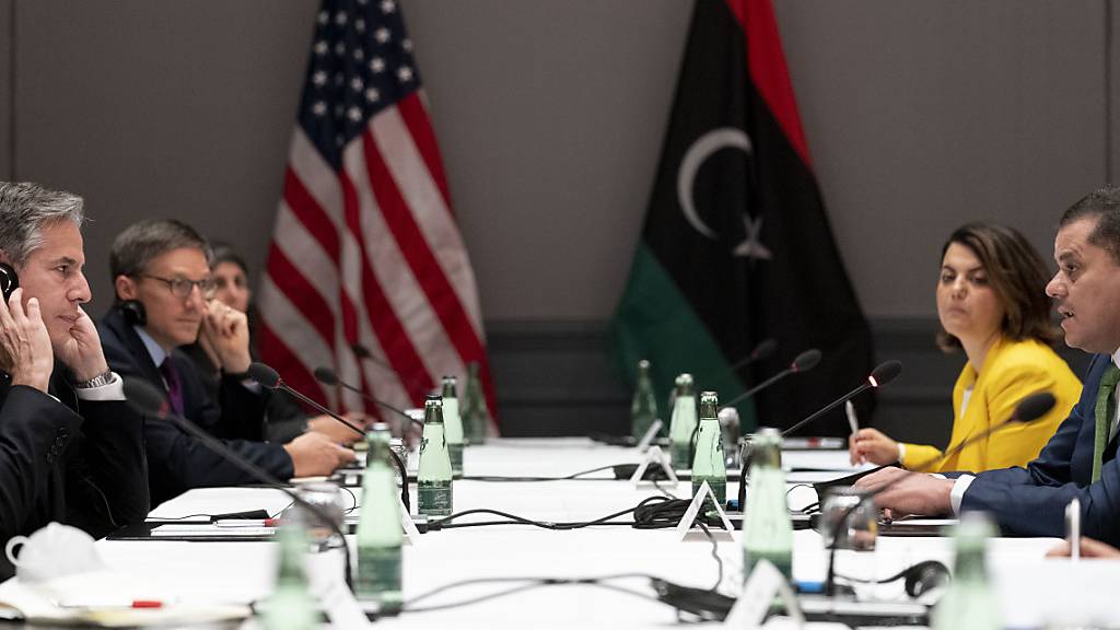 Antony Blinken (l), Außenminister der USA, trifft Abdul Hamid Dbeiba (r), Premierminister von Libyen. Foto: Andrew Harnik/AP Pool/dpa Foto: Andrew Harnik/AP Pool/dpa