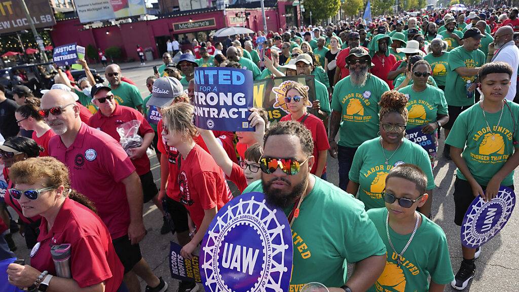 Mitglieder der Gewerkschaft United Auto Workers (UAW) gingen Anfang September auf die Strasse. (Archivbild)