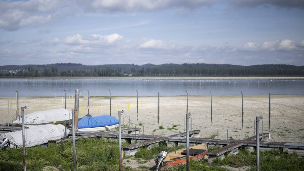 Nach wie vor herrscht auf der Alpennordseite, wie die Aufnahme vom 3. Oktober am Bodensee zeigt, markante Trockenheit.