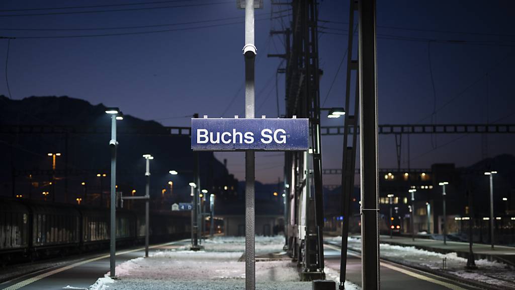Beim Bahnhof Buchs wird ab Ende Oktober 2023 rund ein Jahr lang nachts am Doppelspurausbau gearbeitet. (Archivbild)