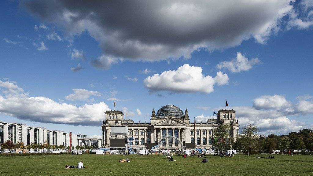 In Deutschland geht es mit der Wirtschaft aufwärts (Symbolbild vom Reichstag in Berlin).