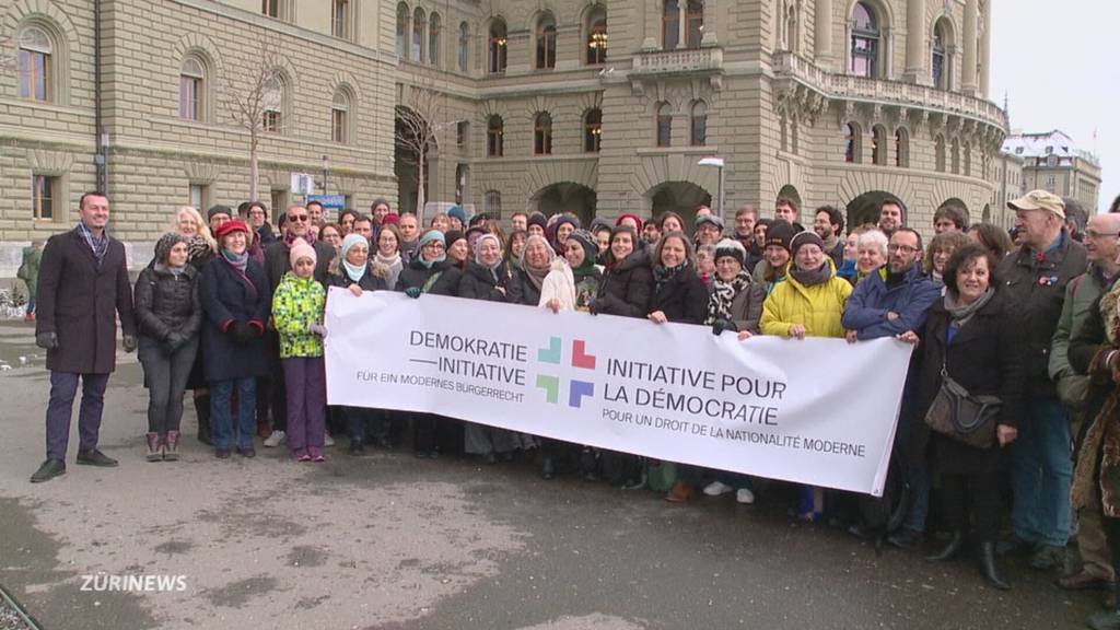 Schneller zum Stimmrecht: Demokratie-Initiative eingereicht