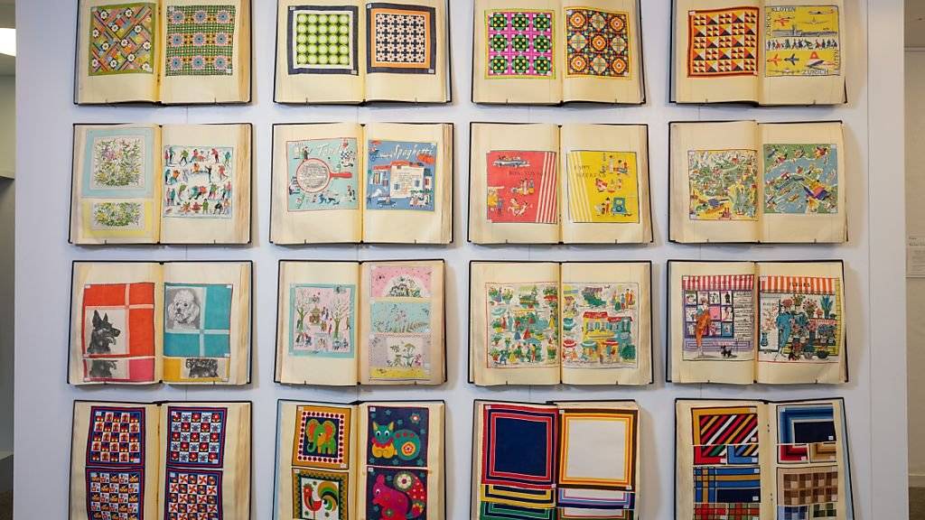 Eine vielseitige Ausstellung im Museum Appenzell widmet sich der heute vergessenen Bedeutung von Taschentüchern. Gezeigt werden unter anderem die kreativen Entwürfe von Appenzeller Firmen in Musterbüchern.