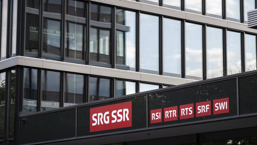 Der Hauptsitz der SRG in Bern: Laut dem Nationalrat sollen die Gebühren nicht auf 200 Franken pro Haushalt sinken. (Archivbild)