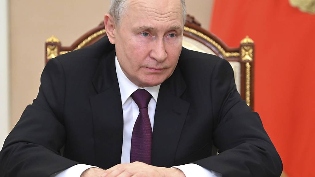 Putin will Kremlangaben zufolge im Oktober nach China reisen. Foto: Alexander Kazakov/Pool Sputnik Kremlin/AP/dpa