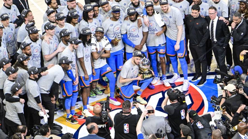 Die Oklahoma City Thunder feiern den Finaleinzug
