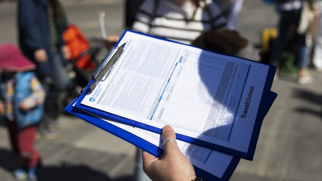 Künftig soll es versuchsweise möglich sein, Unterschriften für Volksinitiativen und Referenden auch auf elektronischem Weg zu sammeln. (Themenbild)
