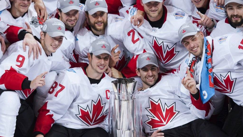 Das Team Canada mit dem Siegerpokal nach dem gewonnenen World Cup 2016 in Toronto