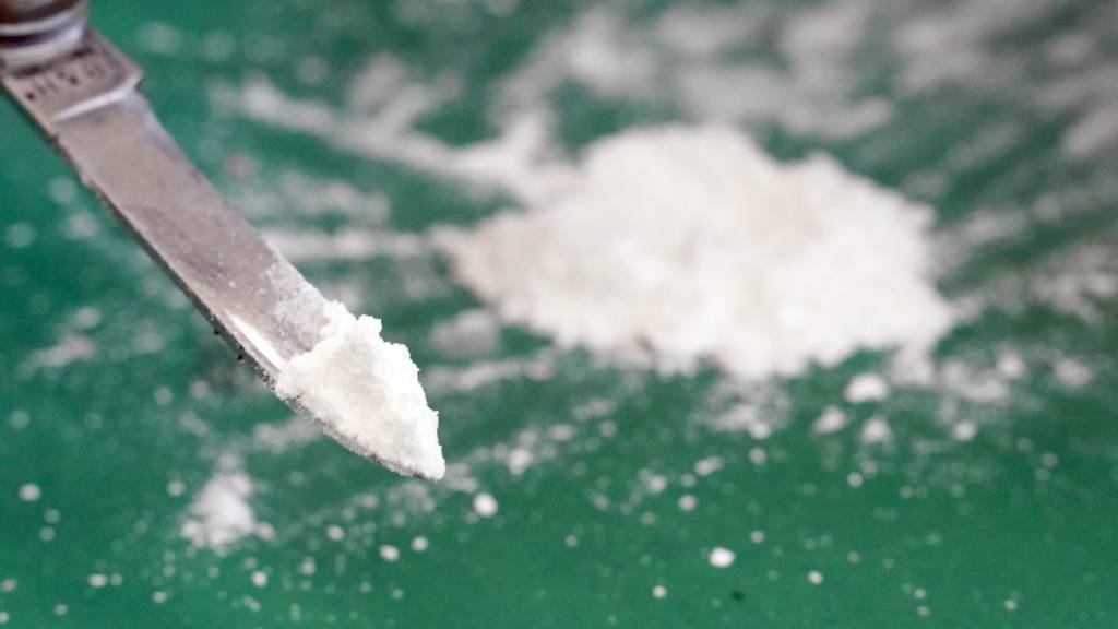 Die Luzerner Polizei hat einen mutmasslichen Drogendealer in der Stadt Luzern festgenommen, der im Grossraum Luzern Kokain im Wert von rund 70'000 Franken verkauft haben soll.  (Symbolbild)