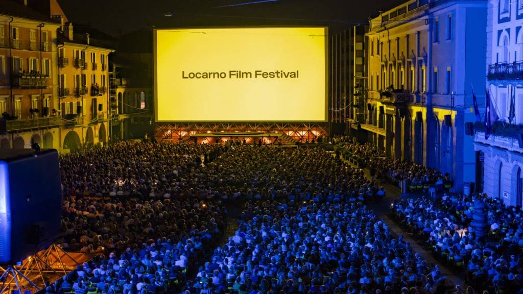 Locarno mit der Piazza Grande steht für die kommenden elf Tage wieder ganz im Zeichen des Films. In der Stadt am Lago Maggiore startet heute Abend das 78. Locarno Film Festival. (Archivbild)