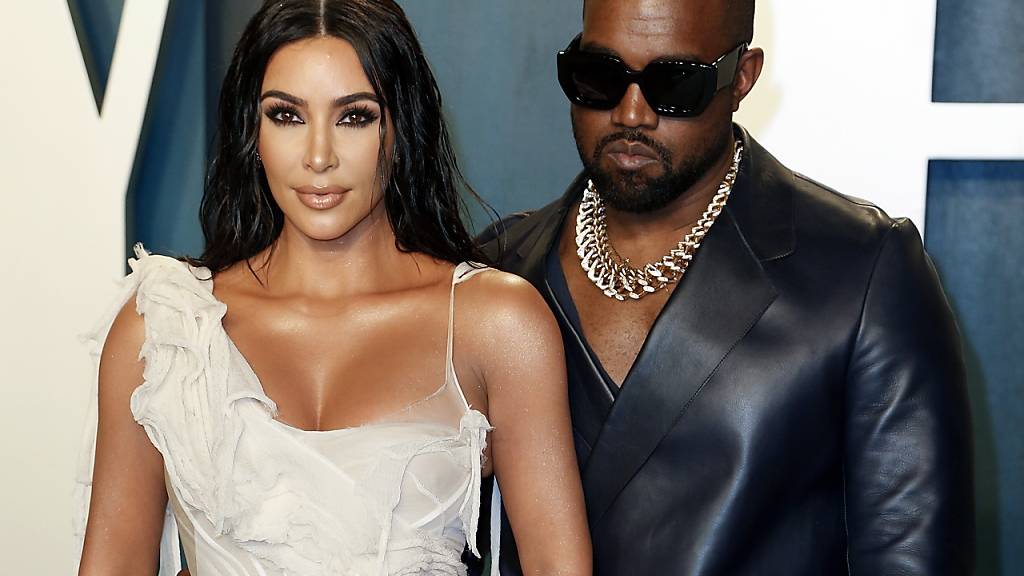 Frauen droht nach der Scheidung eine tiefere Rente. Bei Kim Kardashian (links) dürften sich die finanziellen Probleme nach dem Eheaus mit Kanye West allerdings in Grenzen halten (Archivbild).
