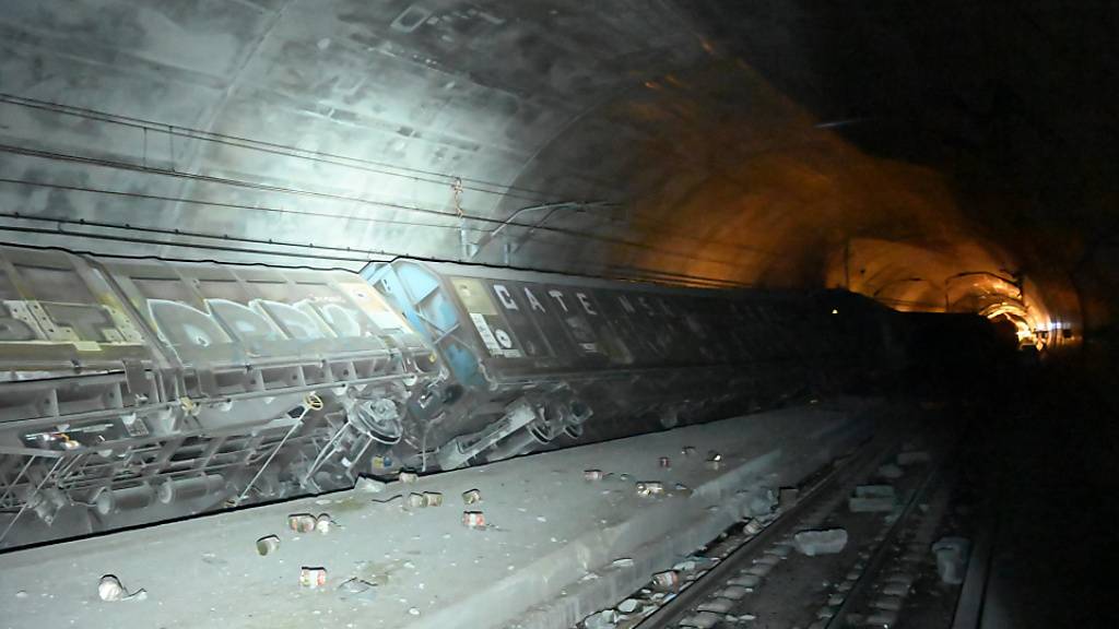 Die Oströhre des Gotthard-Basistunnels kann ab 23. August pro Tag von rund 90 Güterzügen befahren werden.