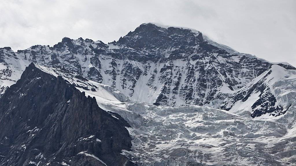 Wie formen Gletscher die typische alpine Landschaft? Mithilfe kosmischer Teilchen können Forschende unter den Eigergletscher blicken. (Archivbild)