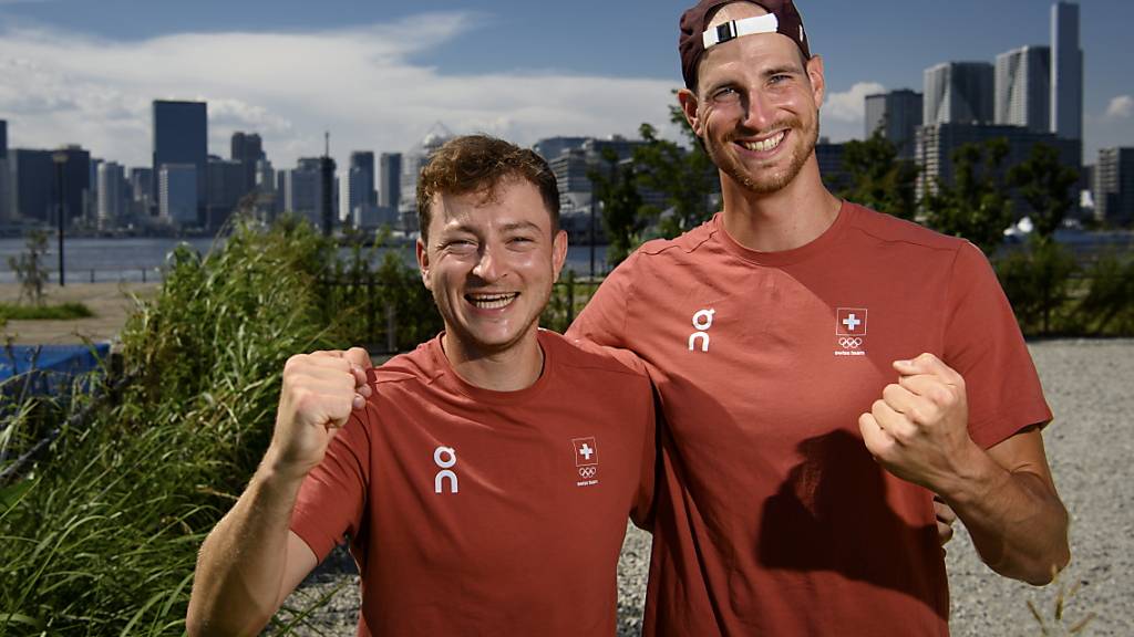 Beachvolleyballer Adrian Heidrich (rechts) darf in Tokio ebenso auf die Unterstützung von Teamkollege Mirco Gerson (links) zählen wie auf die seiner Schwester Joana, die an der Seite von Anouk Vergé-Dépré bei den Frauen ebenfalls um die Medaillen kämpft