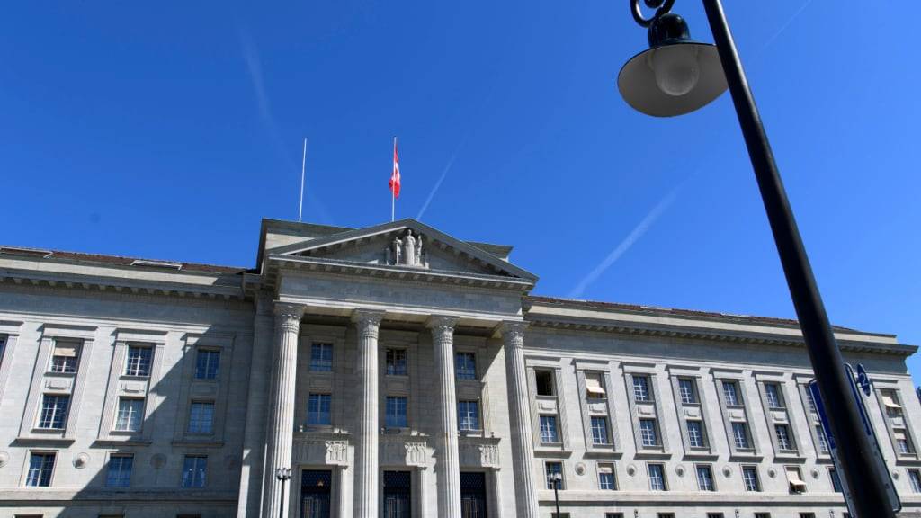 Das Bundesgericht hat an einer öffentlichen Beratung über den Entzug der Bewilligung zur eigenverantwortlichen Berufsausübung eines Arztes beraten. (Archivbild)