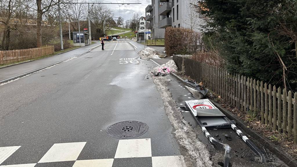 Irrfahrt durch St.Gallen: 80-Jähriger fährt mehrere Verkehrstafeln um