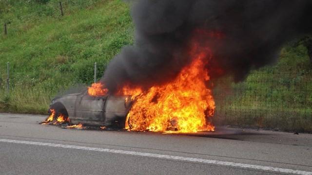 A1: Auto brennt komplett aus