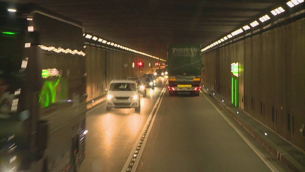 Umfrage zeigt Rückhalt für Nutzung zweiter Gotthard-Röhre