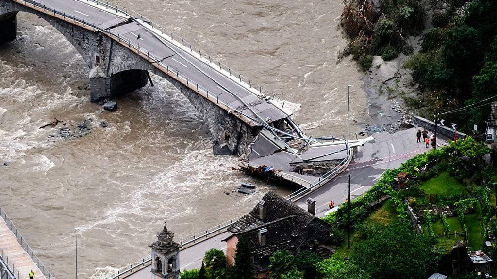 Nach einem heftigen Unwetter vom Wochenende sind Teile des oberen Maggiatals ohne Strom, Wasser und Trinkwasser.