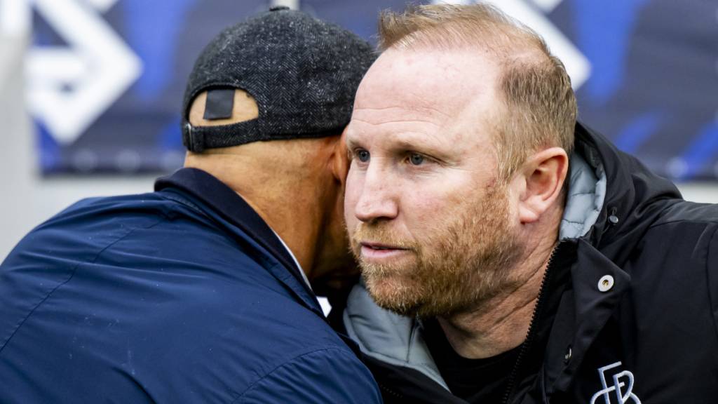 Ludovic Magnin gratuliert Peter Zeidler zum klaren Sieg