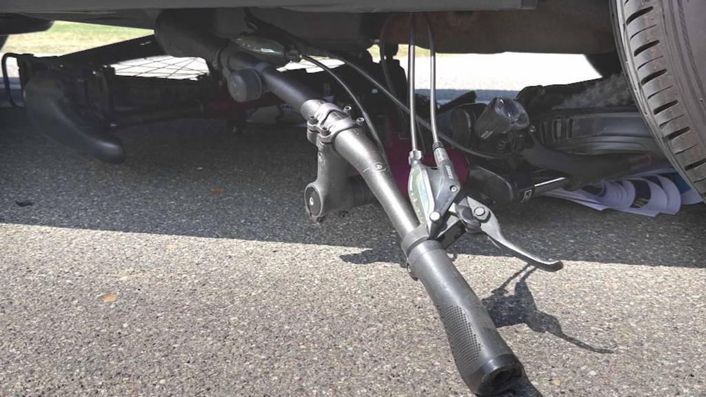 Auto gegen Velo: Frau kann sich in Oftringen nur mit einem Sprung retten