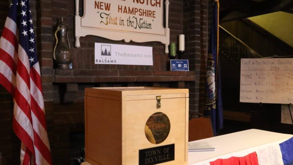 Im kleinen Ort Dixville Notch im Bundesstaat New Hampshire werden die US-Wahlen traditionell um Mitternacht Ortszeit eröffnet. Sieben Personen sind in Dixville Notch wahlberechtigt.